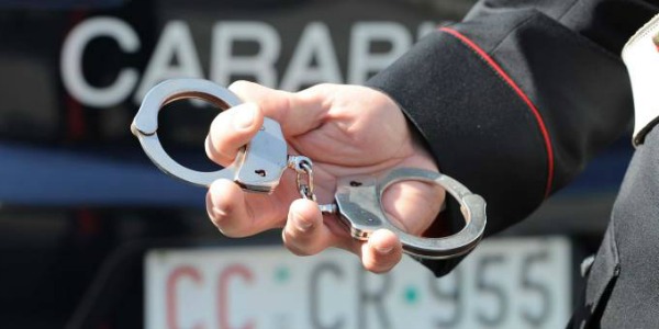 Furto all’outlet di Serravalle, 23enne denunciata