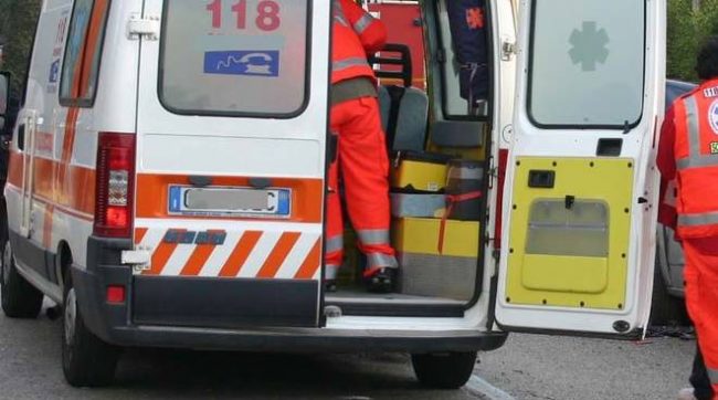 Due incidenti ad Alessandria: auto si ribalta in viale Milite Ignoto, scontro tra tre auto a Spinetta