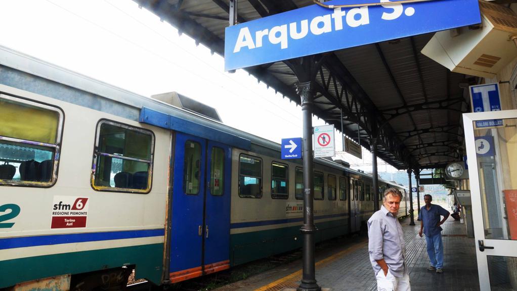 Non voleva spostarsi: una 18enne schiaffeggia la capotreno
