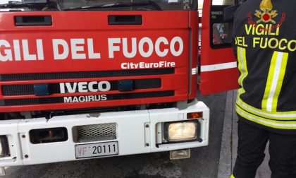 Prende fuoco un auto parcheggiata in via Alfieri: intervenuti i Vigili del Fuoco