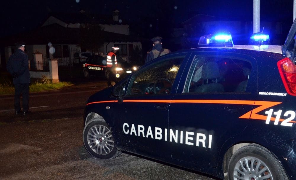 L’auto risulta rubata ma il proprietario è al volante