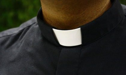 Sacerdote si innamora e lascia la chiesa