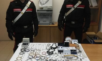 Presi i responsabili del furto in un appartamento di Terzo