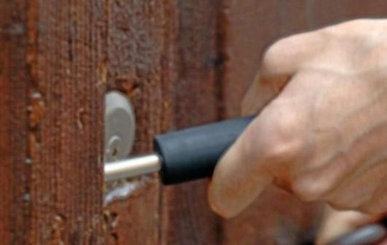 Tentano furto in un appartamento ad Alessandria, arrestate