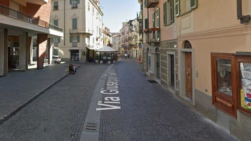 Acqui, rapina con calci e pugni a un negoziante