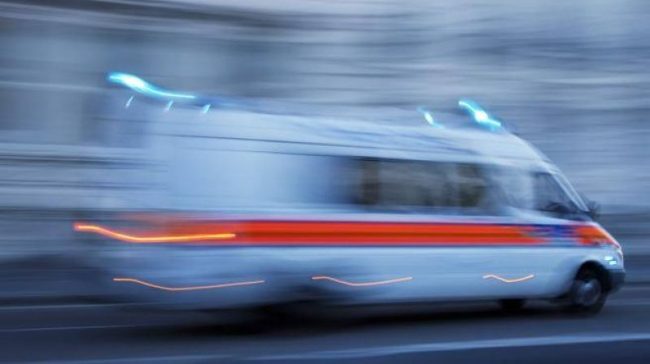 Frugarolo, 17enne in codice rosso dopo aver urtato auto parcheggiata con suo motorino