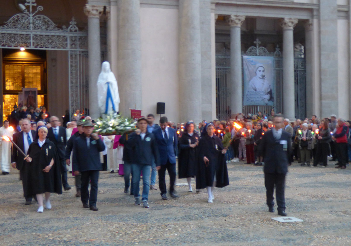 Reliquie Bernadette a Vercelli: il video della fiaccolata