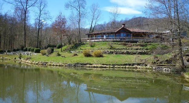 Bambino di 3 anni cade in un lago: tragedia sfiorata