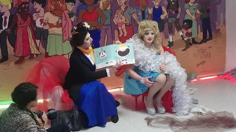 Fiabe lette dalle drag queen ai bimbi. Cuttica: “Evento del tutto estraneo al programma di AL Pride”