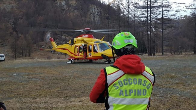 Donna precipita con parapendio nel Torinese, è grave