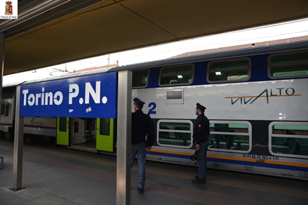 Aveva un ordine di rintraccio, scoperto in stazione spacciatore