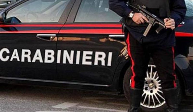 Tampona con il Suv una Fiat Panda e scappa: 84enne rintracciato e denunciato