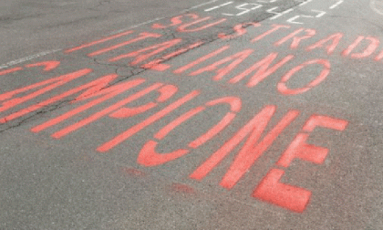 A Tortona scritte sull'asfalto per i 100 anni dalla nascita di Fausto Coppi FOTO