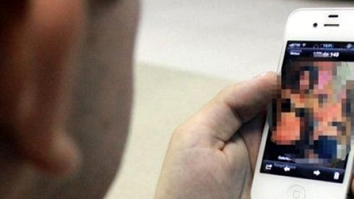 Pedopornografia online, video di minori scambiati su WhatsApp: indagini anche ad Alessandria