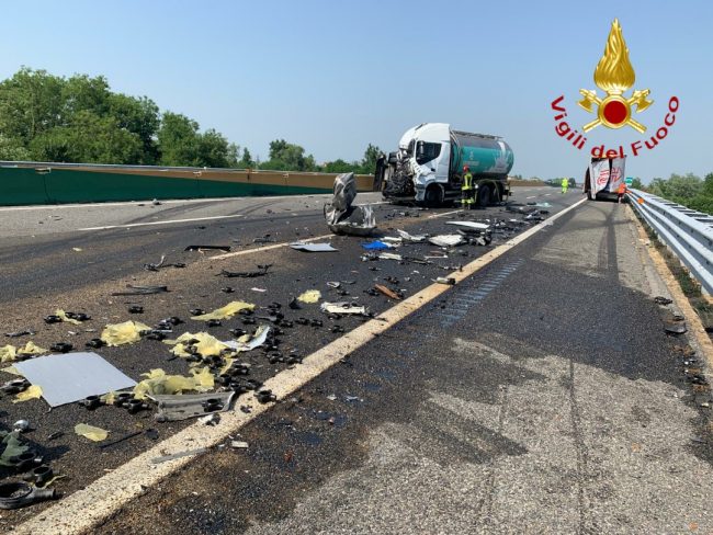 Gravissimo incidente, autostrada A4 chiusa in direzione Milano LE FOTO