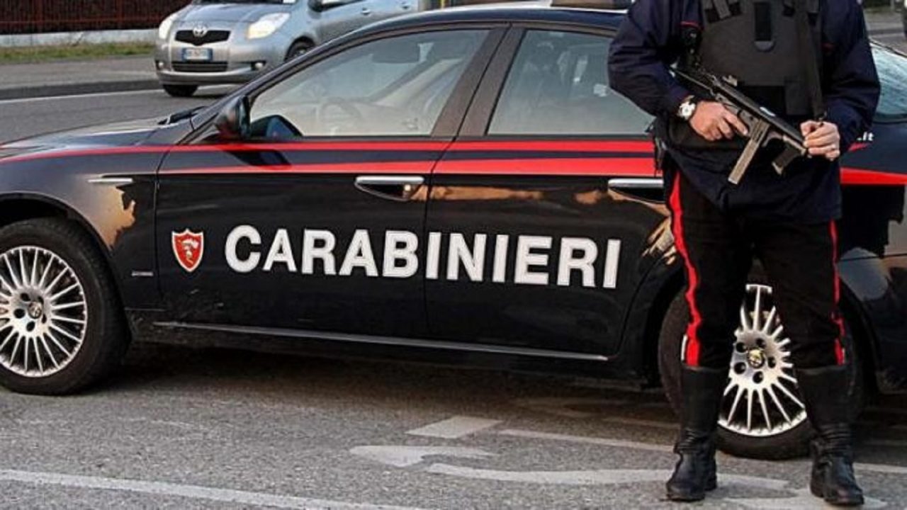 Valenza: droga non pagata, a fuoco l’auto del cliente VIDEO
