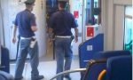 Elude i controlli, alla vista della Polizia li aggredisce