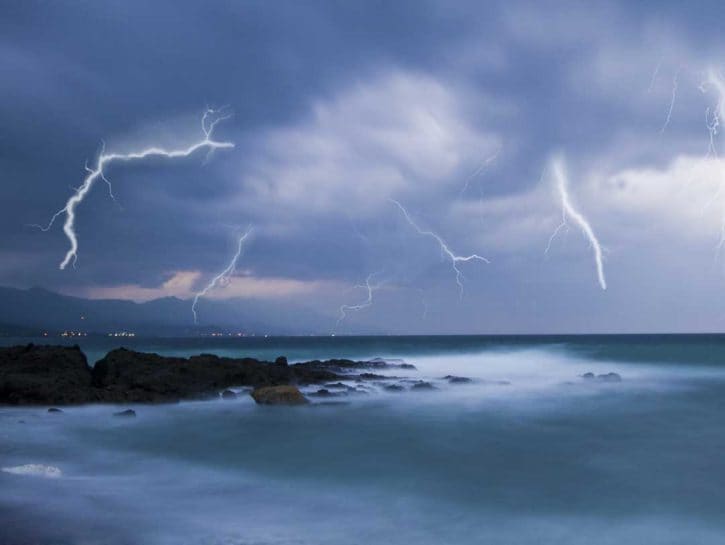Estate bipolare tra caldo intenso e violenti temporali: il primo stasera