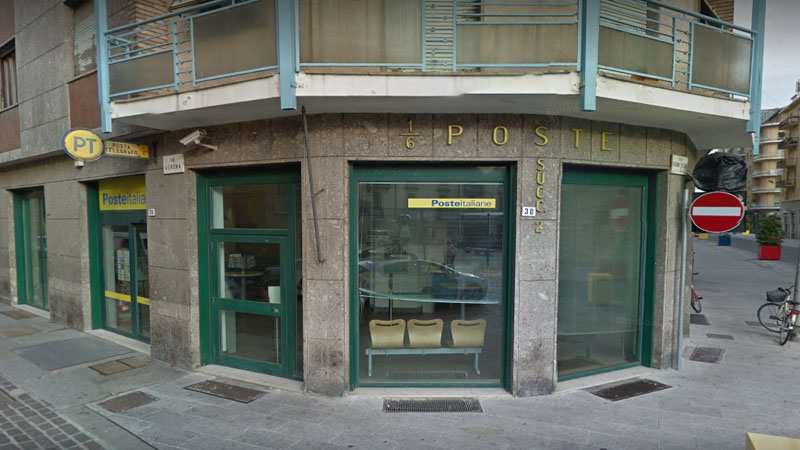 Paura ad Alessandria, un uomo a volto coperto ha fatto irruzioni in Posta
