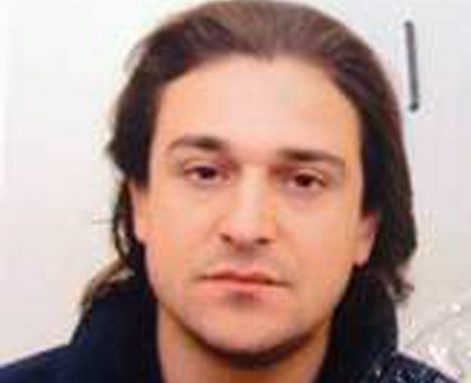 Condannato per omicidio, è in fuga: caccia a Piampaschet, lo scrittore assassino