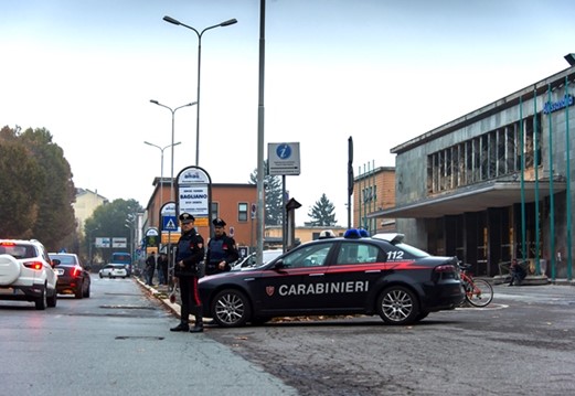 Alessandria, rissa alla stazione con tre donne sul ring