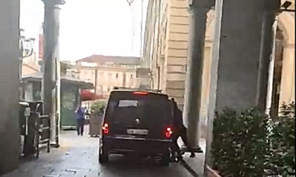 Sequestro in piazza San Carlo: volevano vendicarsi di una maxi truffa | VIDEO DEL RAPIMENTO
