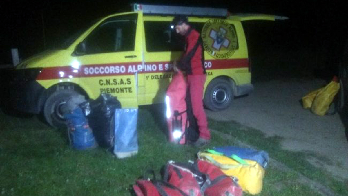 Salvato lo speleologo caduto a 300 metri di profondità in grotta