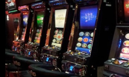 Minorenne gioca al videopoker: chiusa la sala giochi