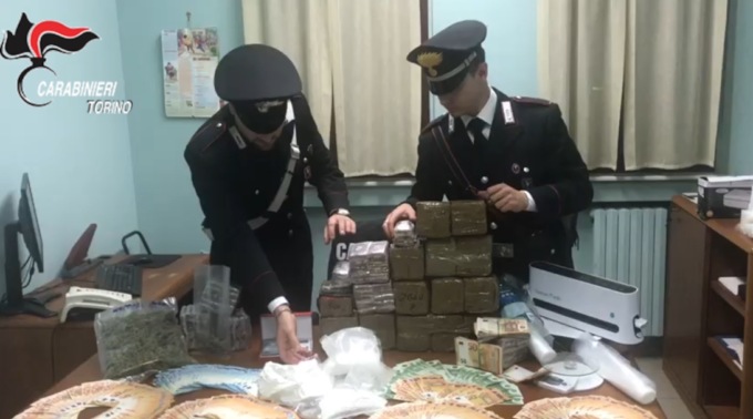 Dress code per i pusher che spacciavano droga a Torino