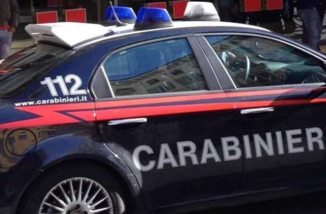19enne ubriaco tenta la fuga e si schianta contro un albero