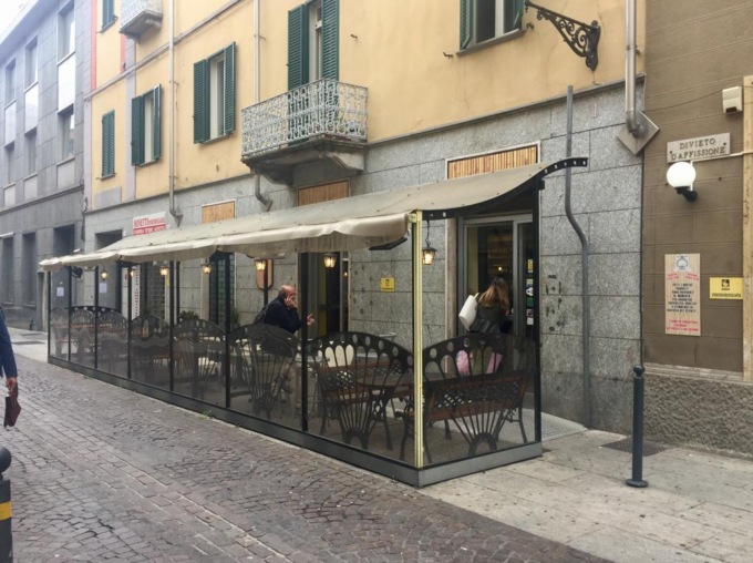 Alessandria: titolare di un bar salva uomo da soffocamento