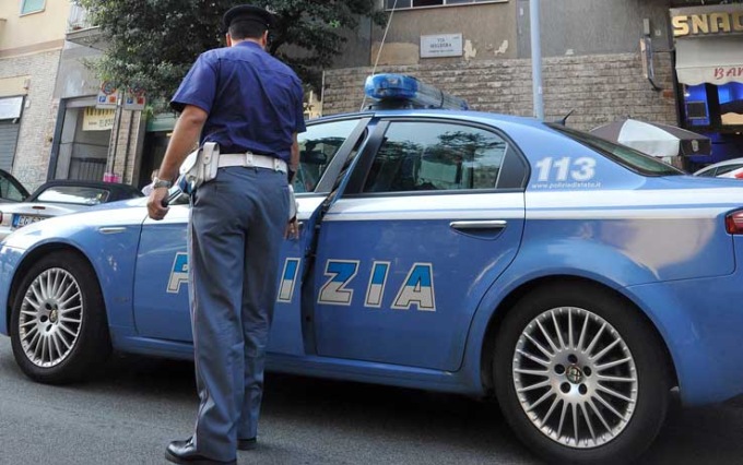 Genova: poliziotto libero dal servizio arresta ladro