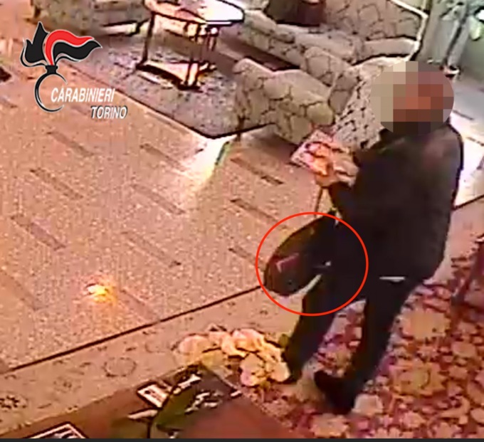 Presa banda che rubava le valigie da un hotel in centro a Torino