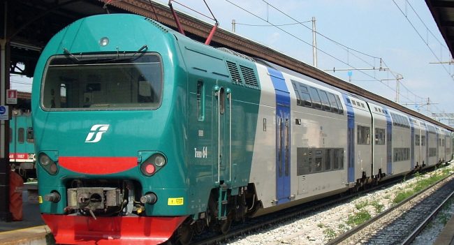 Piemonte stop al distanziamento su bus e treni: le richieste al Governo