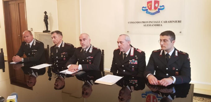 Arrestato evaso dai domiciliari e denunciate tre persone