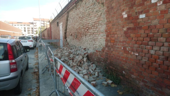 Alessandria: crolla muro perimetrale della caserma Valfrè