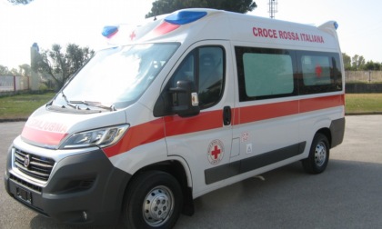 Asti, uomo nudo inveisce contro Forze dell'Ordine: in ospedale in codice giallo