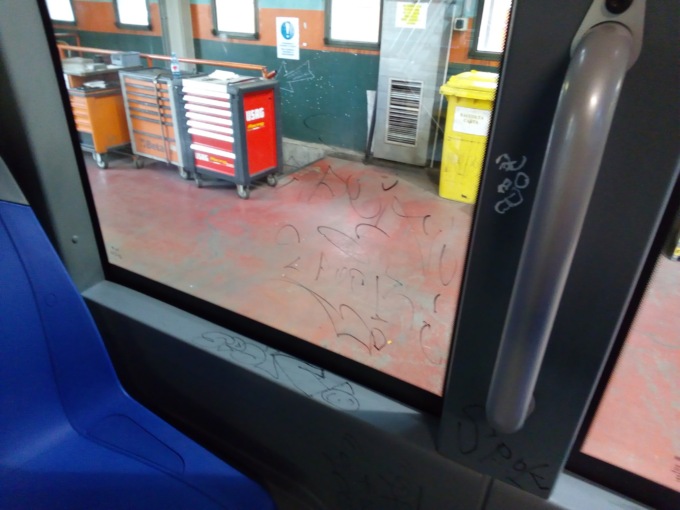 Imbrattati i nuovi pullman della GTT a Torino