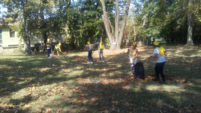 I giovani di Ovada ripuliscono il Parco di Villa Gabrieli