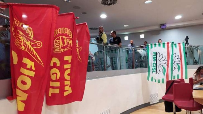 I lavoratori ex Ilva di Cornigliano occupano Consiglio regionale