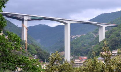 Genova, cadono calcinacci da viadotto autostradale