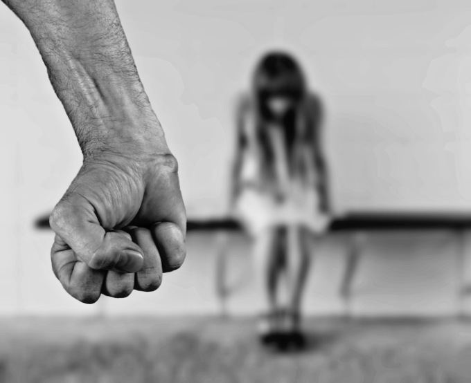 Torino: le getta addosso candeggina, arrestato stalker