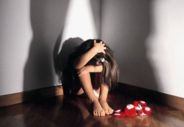 Acqui Terme, violenza su figlia minore della compagna: arrestato 62enne