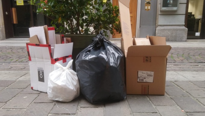 Sanzioni salate ad Alessandria per chi getta a terra ogni forma di rifiuto