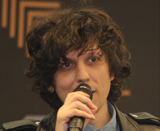 Ermal Meta ad Asti con i giovani di NumeroZero