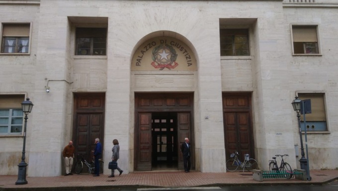 Alessandria: 4 anni e 4 mesi per l’ufficiale giudiziario che intascava i soldi dei debitori