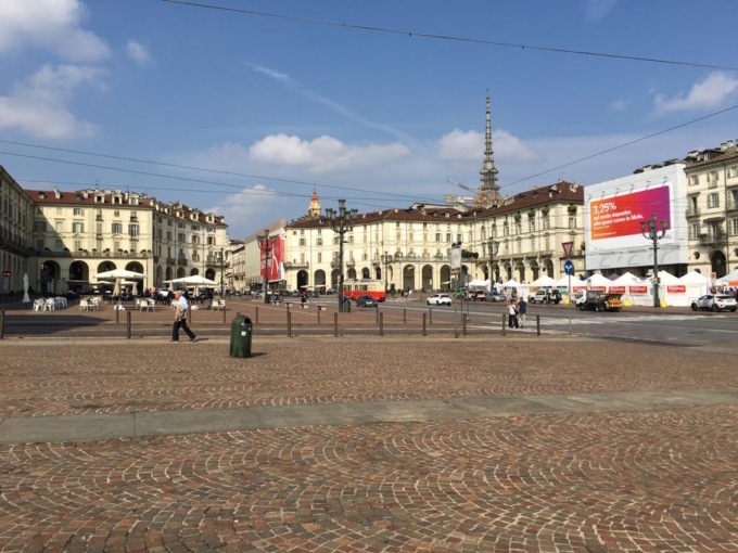 Torino, falsi cartelli stradali per protestare contro i Cpr