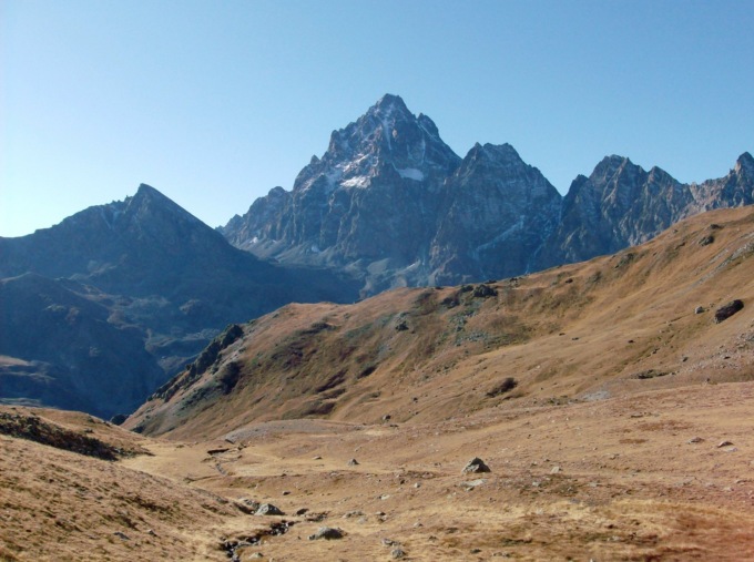 Alpinista portato con l’elisoccorso dopo escursione sul Monviso