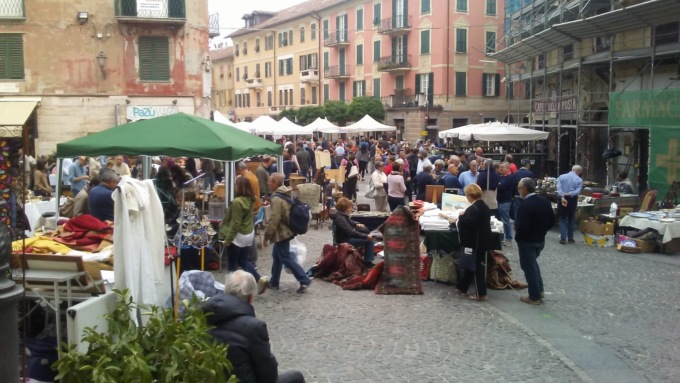 Ovada: giornata all’insegna dell’antiquariato
