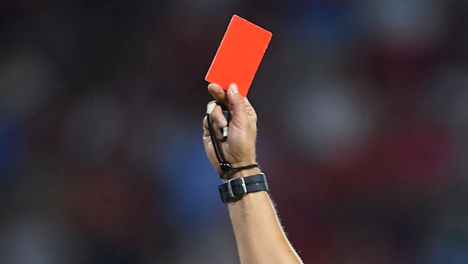 Maxi squalifica per calcio all’arbitro negli amatori